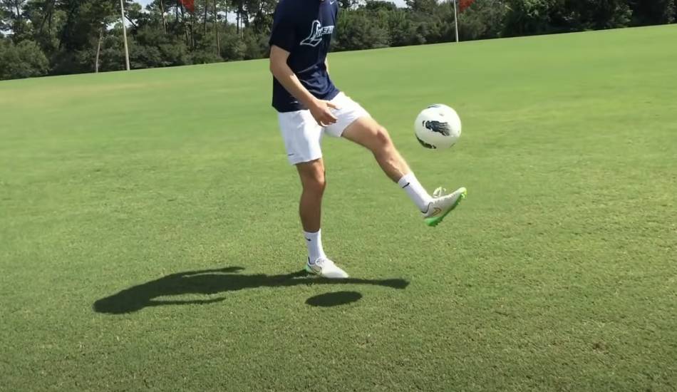 how to juggle soccer ball